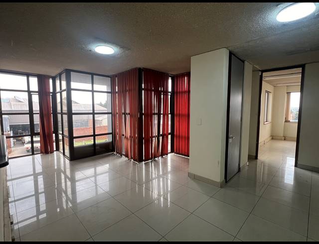 1,300M² BUILDING TO LET IN STRIJDOMPARK